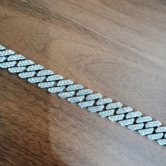 Silver neckless w/ CZ diamonds. - Picture 4 of 4